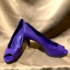 Bandolino Peep-toe Heels In Royal Purple
